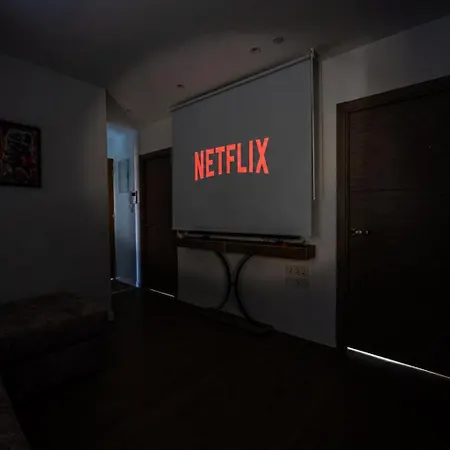 Nuevo Parking, Maquina Arcade, Netflix Y Wifi *