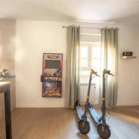 Nuevo Parking, Maquina Arcade, Netflix Y Wifi