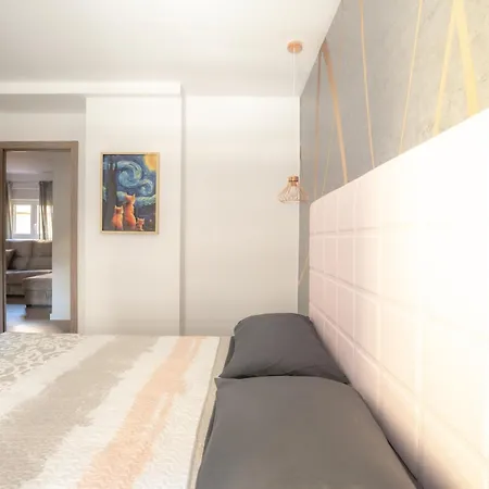 Nuevo Parking, Maquina Arcade, Netflix Y Wifi * オビエド