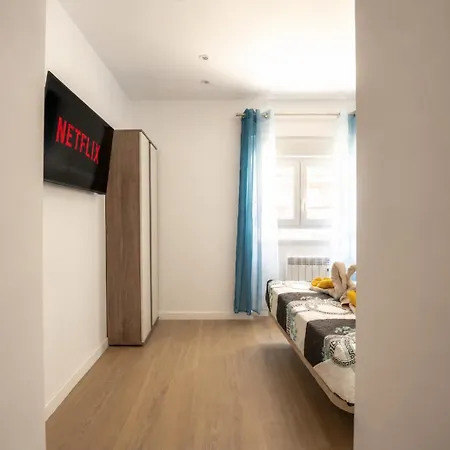 Nuevo Parking, Maquina Arcade, Netflix Y Wifi * オビエド